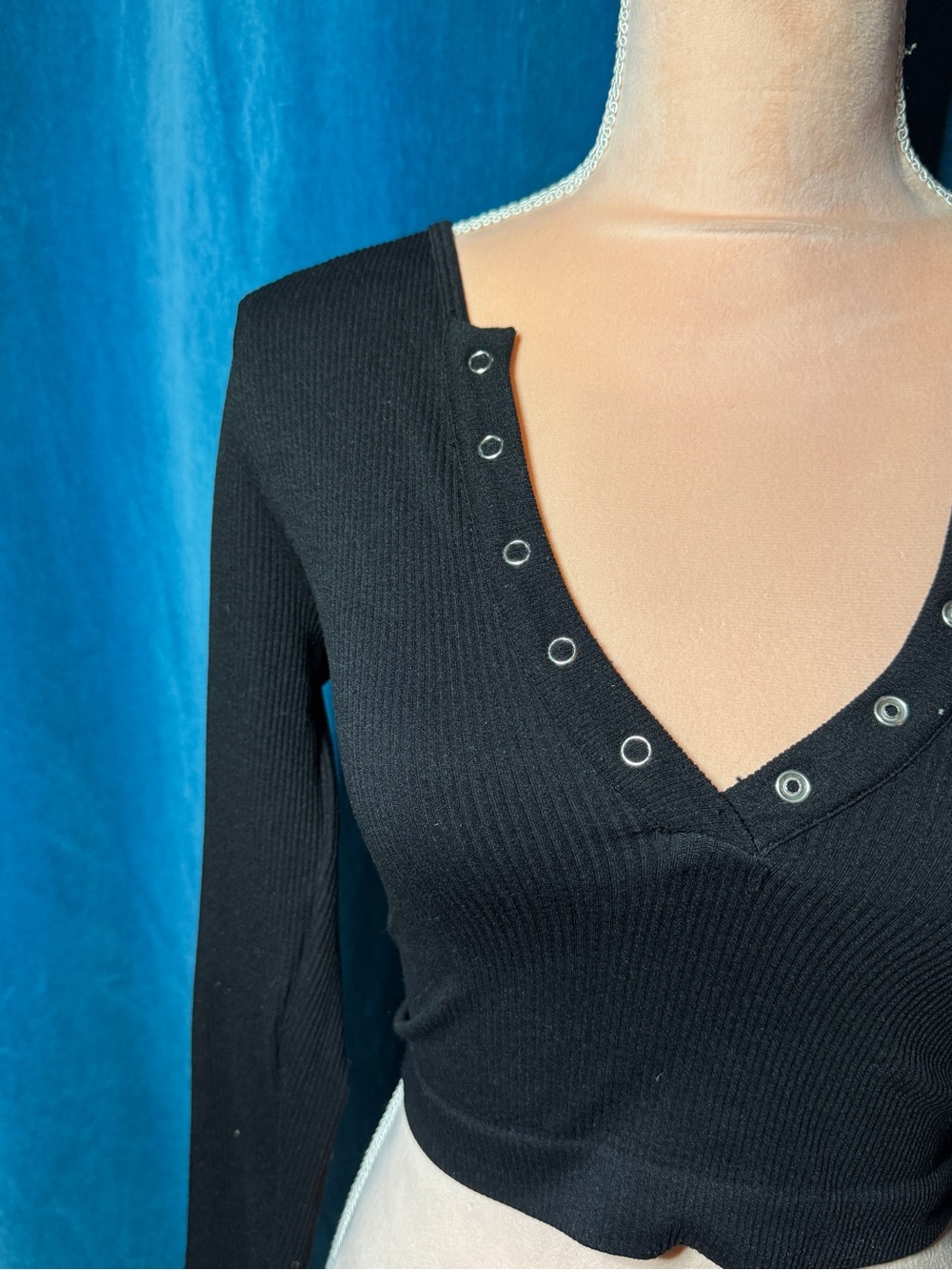 Urban Outfitters Black long sleeve - Picture 2 of 4